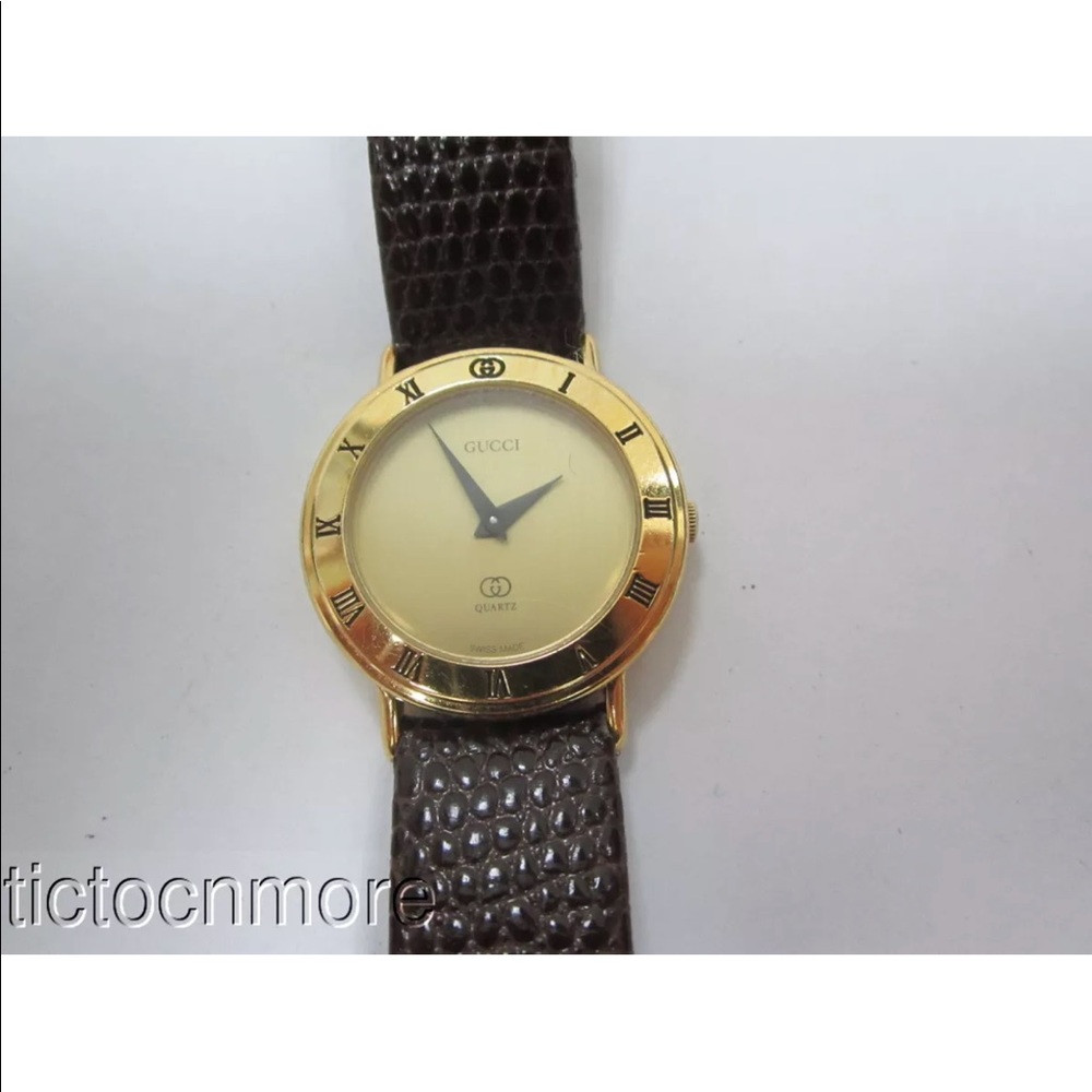 Gold Gucci 3000M Roman Watch